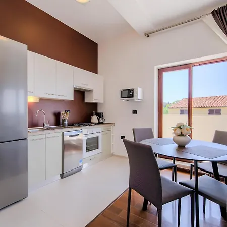 Apartment Lovely In With Wifi Pula