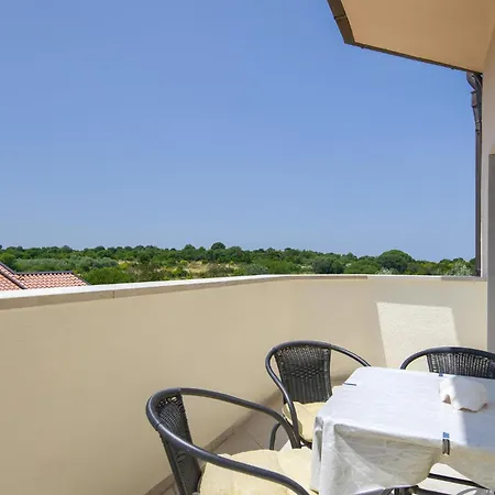 Apartment Lovely In With Wifi Pula