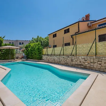 Apartment Lovely In With Wifi Pula